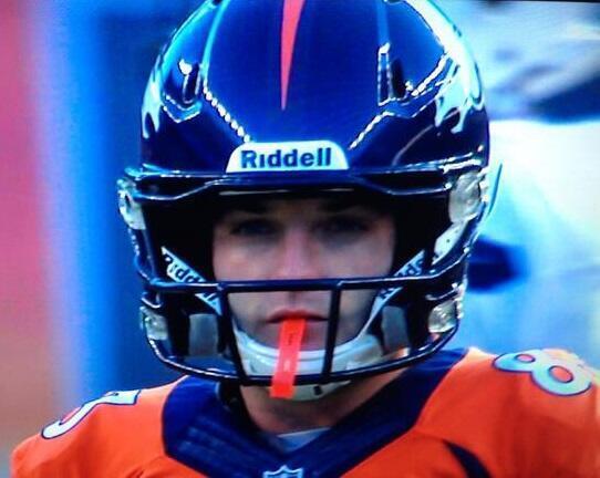 NOTSportsCenter's tweet photo. Wes Welker is currently wearing a size XXXXXXXXXXXXXXXXXL helmet (pic via @PeytonsHead) #SDvsDEN http://t.co/Vff0SXJKue
