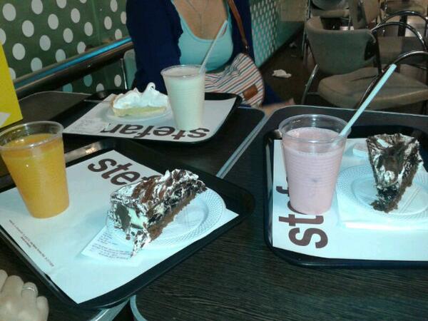 vega_yanina's tweet photo. #Amigas #Merienda @AngiGrecoo @CaroDromi http://t.co/rde2oldnjN