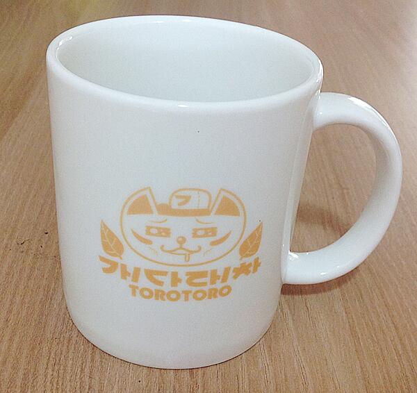 torotorocat's tweet photo. 토로토로 머그컵!!!
고양이 아래 글씨는 "개다래차" ㅋㅋㅋ http://t.co/mYFST726Mv