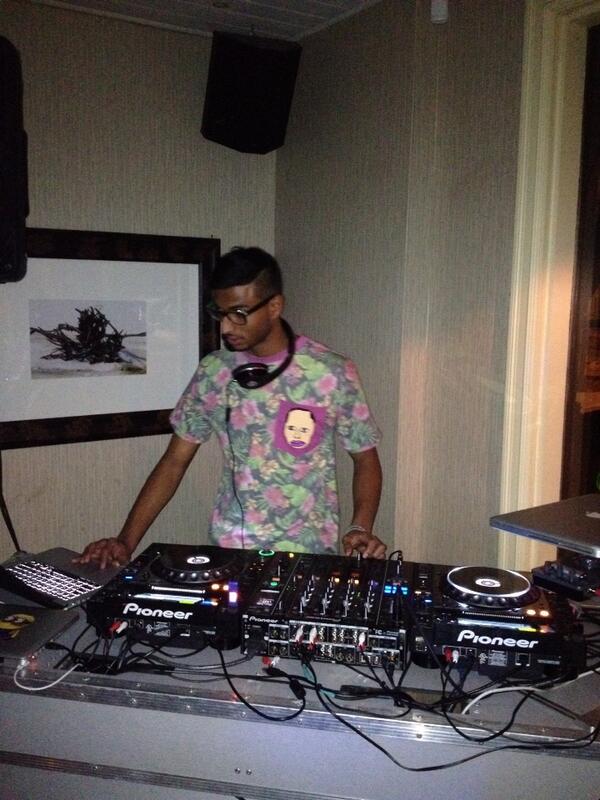 MUDJS_2000's tweet image. DJ KB in action at the Barking Frog