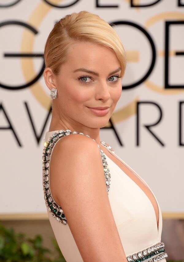 ninagarcia's tweet photo. #bestdressed “@HuffPostStyle: Margot Robbie's dress is stopping us in our tracks #GoldenGlobes http://t.co/Z0fCXvgNZT http://t.co/gc9GxzEwBm