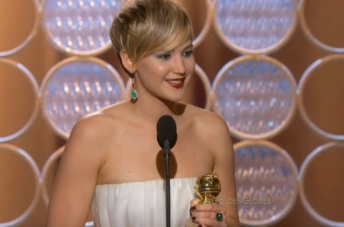 PremiereFR's tweet photo. Jennifer Lawrence a le Golden Globe de la Meilleure actrice dans un second rôle pour American Bluff #GG2014 http://t.co/ejyQwrpCPE