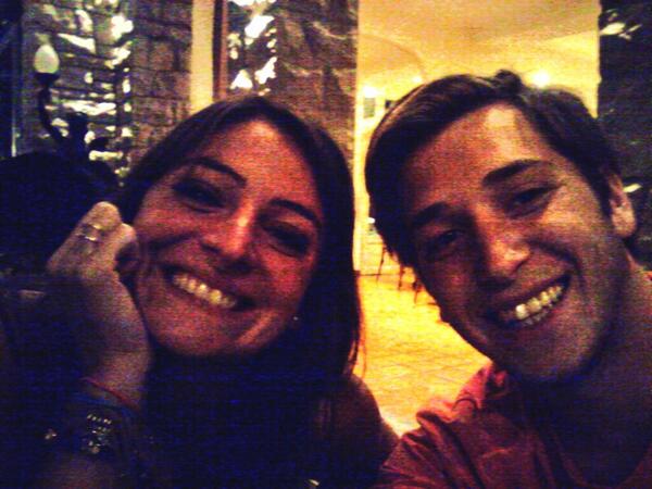 VictoriaDelRio2's tweet photo. Campeones de truco, premio: cena en el Torreón del Monje #cenashow http://t.co/tgXu7byDbt