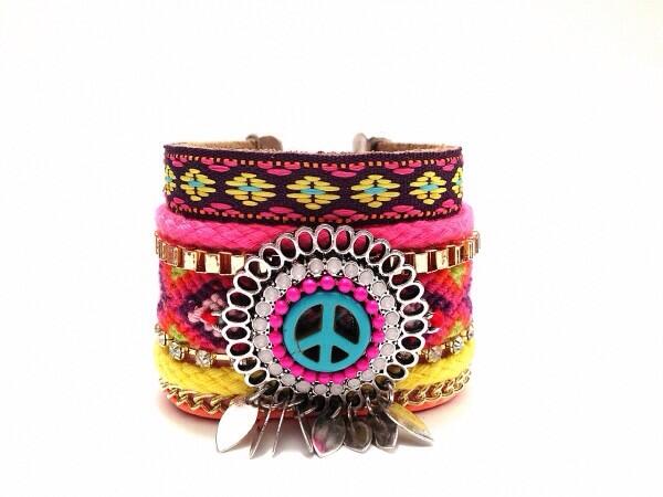 TrendsPure's tweet photo. Wij hebben weer nieuwe items aan onze webshop toegevoegd.Ga naar http://t.co/Ex5iQdYWnL en begin meteen met shoppen! http://t.co/5DMdMCYnmY