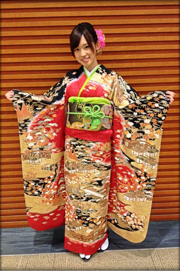 高橋李依 成人式行ってきましたー 先輩方や みなさんからのお祝いの言葉 アドバイスを胸に ちょっとずつ 大人としての私を磨いていきたいなと思っています 私に関わってくれた全ての方々に 感謝 これからも よろしくお願いします Http T Co