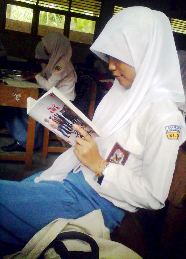 Anak IPS punya buku baru, mapel sejarah (sejarah <a href="/slankdotcom/">Slank Band</a> ) :D