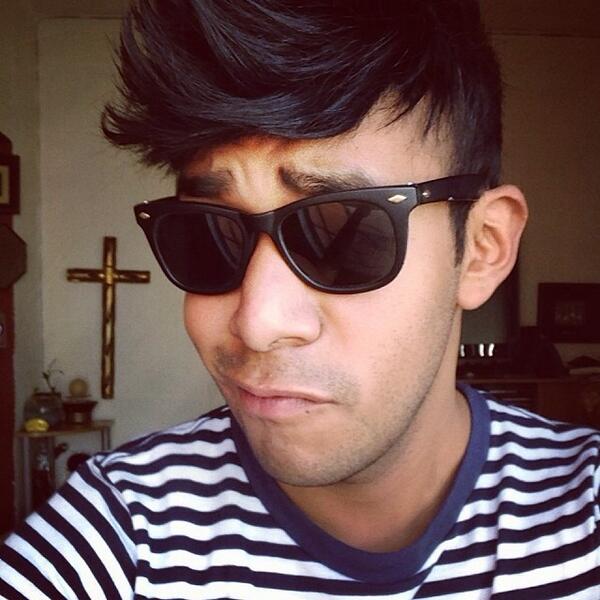 MickeWaldorf's tweet photo. Actitud #falloutboymexico http://t.co/40ZClOY3hc