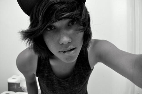 LoveMe_Justinx's tweet photo. ANOTHER UGLY SELFIE!!! lol http://t.co/8JMg7IPpSX