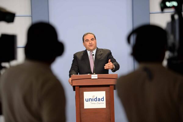 debateASDER's tweet photo. @tonysacaoficial de UNIDAD en una de las participaciones en #DebateASDER http://t.co/o3WSzjpvMe