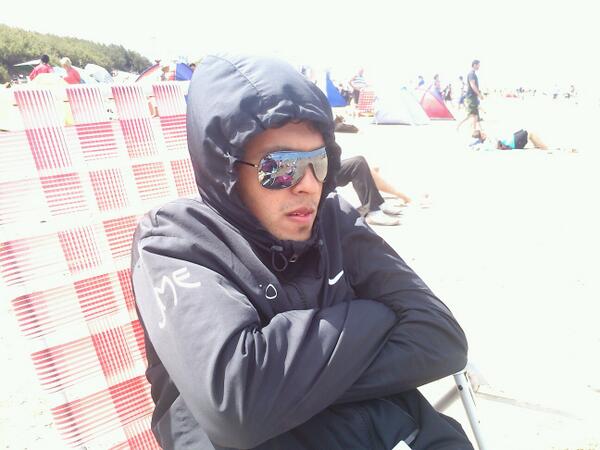 LeonelRos95's tweet photo. Con frio en la playaaaa jeje... n.n http://t.co/nQwTBPDodG