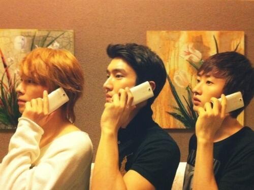 usagichanshop's tweet photo. #fakeupdate path Hyukjae Lee: 'abis dikasih hp sama boss siwon' -at SMEnt Building 56 people <3 this
kyu : gratisan.. http://t.co/ikTzwPsaPK