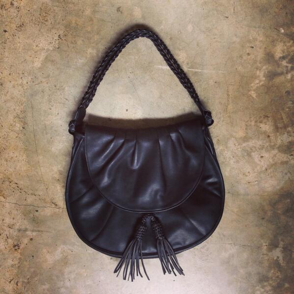 orepremiumstore's tweet image. @clementinemimsy CAMERON black idr.498,000