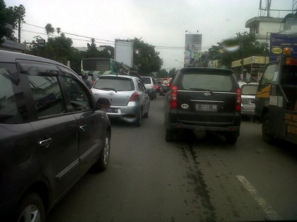 Waduhhhhh... :( RT"<a href="/infobdg/">BANDUNG ᮘᮔ᮪ᮓᮥᮀ</a>: #lalinBDG 13.20 : Macet parah jl jakarta  | <a href="/rulianty/">Lina rulianty</a>"