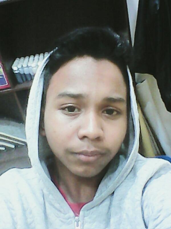 farishusna25's tweet photo. From Cymera http://t.co/gxpS2lo86c
