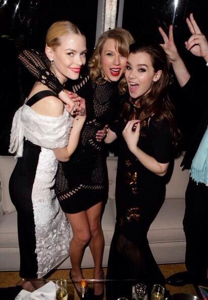 HaileeSfBotTH's tweet image. Hailee at Golden Globe Award after party (3)