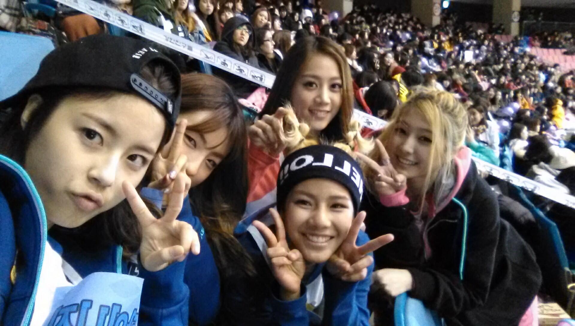 Bd2S2AhCQAAfek1.jpg:large