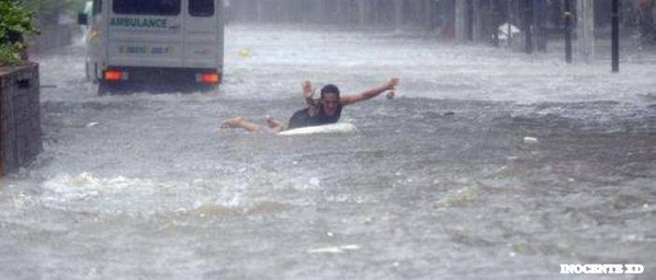 LoMejorDeFB's tweet image. -Mi amor, ¿vas a venir hoy?  
-Amor, está lloviendo mucho... No creo :/  
-Estoy sola en casa.