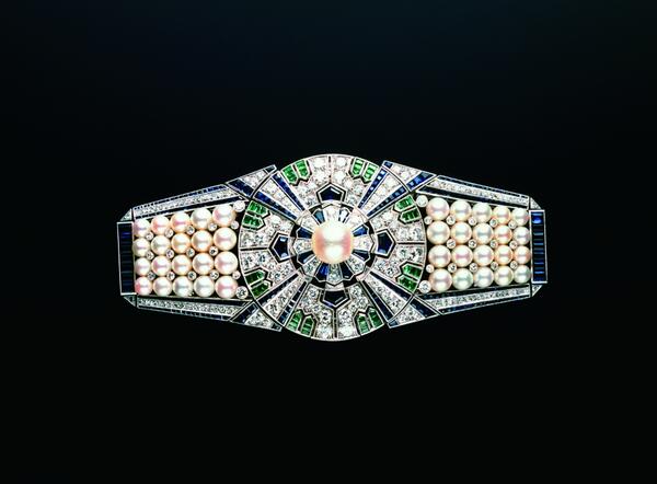 V_and_A's tweet photo. PEARL OF THE WEEK Yaguruma Wheel of Arrows © Mikimoto Pearl Island, Japan #Pearls http://t.co/al521tkFQl