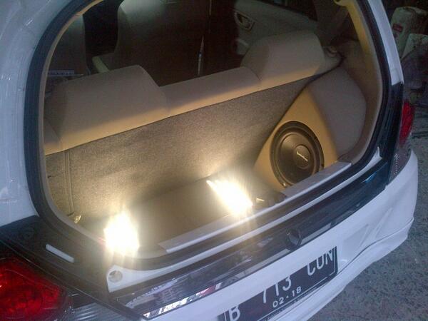 AudioDesign_JKT's tweet photo. We can make your audio became simple. Small car, simple audio and great sounds, amazing union isn't it? http://t.co/eVsDhFxTE5