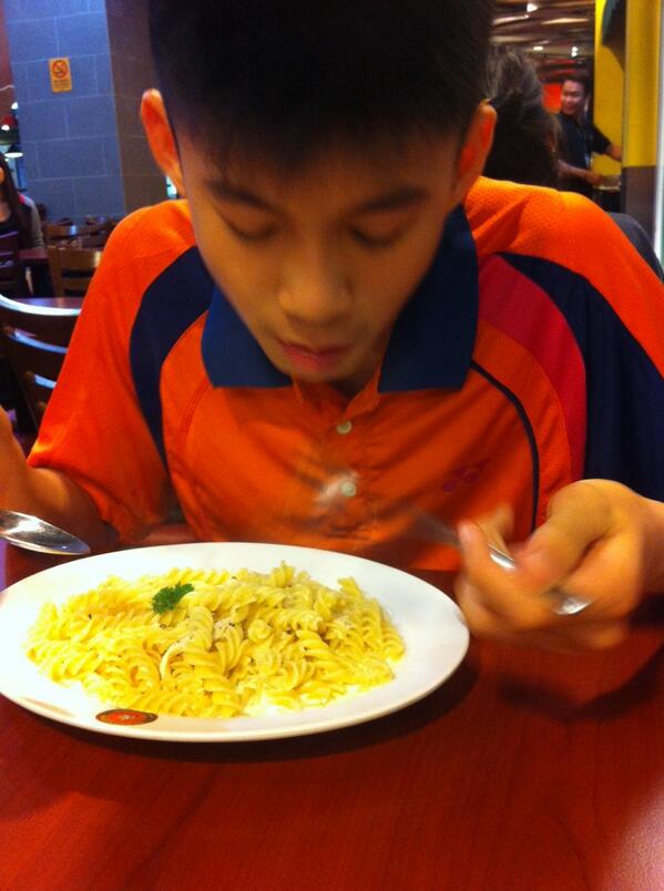 jjtanrs's tweet image. Dinner at Pastamania with bro after training(: @easykielangz #bro #shyok #happy #dinner