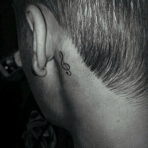 Fitryaaak's tweet image. "justin bieber: i love music.." Oh i see :-)