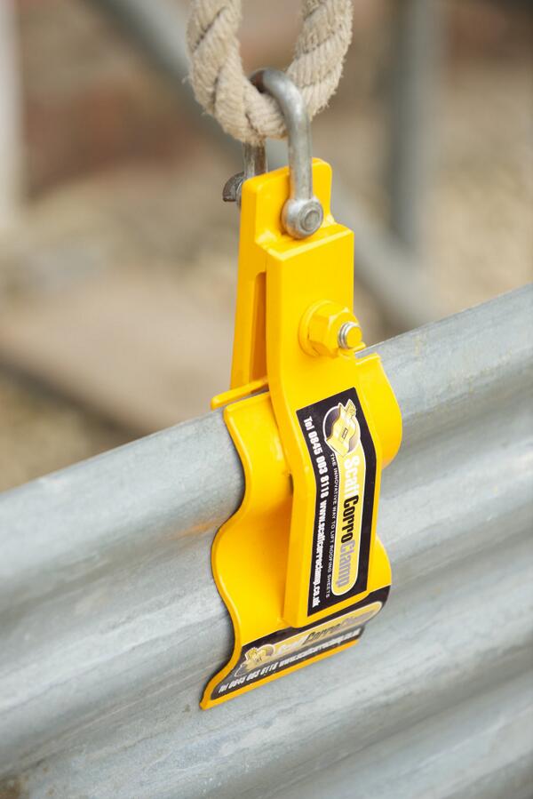 ScaffCorroClamp's tweet photo. To safely lift 1 to 6 C I sheets at a time use the ScaffCorroClamp see it in action at http://t.co/cSVlxFYlR5 http://t.co/jrnxjPazEz