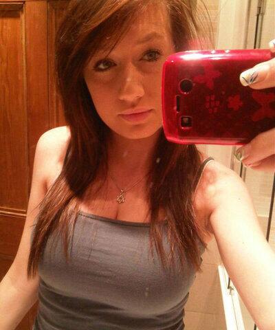 Cute Lisa Selfshots tweet media