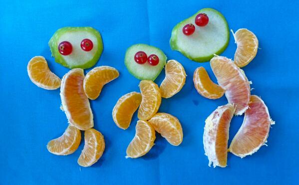 StapletonBE's tweet photo. #lovemondays Deze sinaasappels denken nog steeds dat het weekend is // Ces oranges se croient encore en week-end! http://t.co/LvE5NGmCCa
