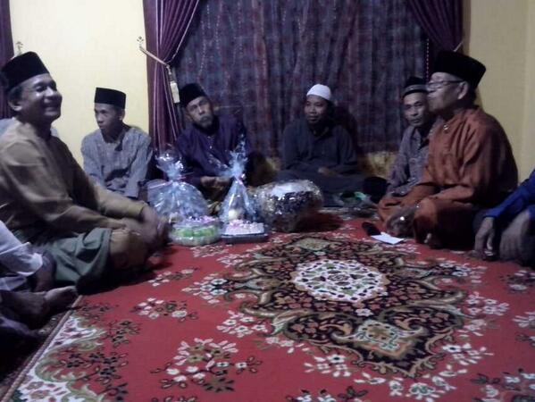 dimaswae's tweet photo. Acara lamaran ini malam http://t.co/KUmsxkbusJ