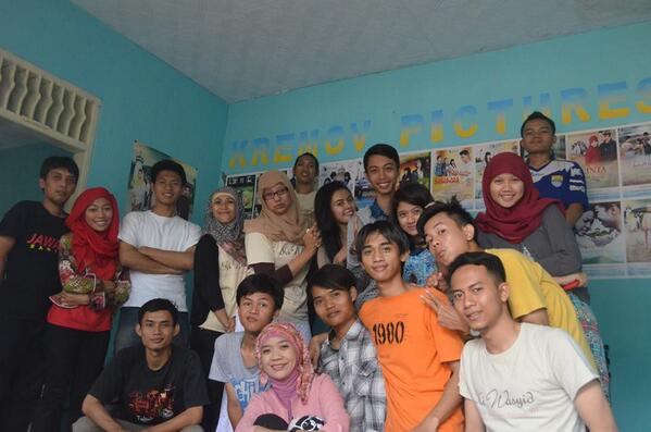 KREMOVPICTURES's tweet image. Sekretariat kita nih fams, kalo mau main dan sharing dengan kita.. silahkan datang yaa :D #Memoryof2013