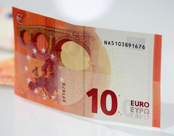 AltriMondiGazza's tweet photo. La nuova banconota da #10euro. Sarà in circolazione dal 23 settembre. http://t.co/ocfPoNSetQ
