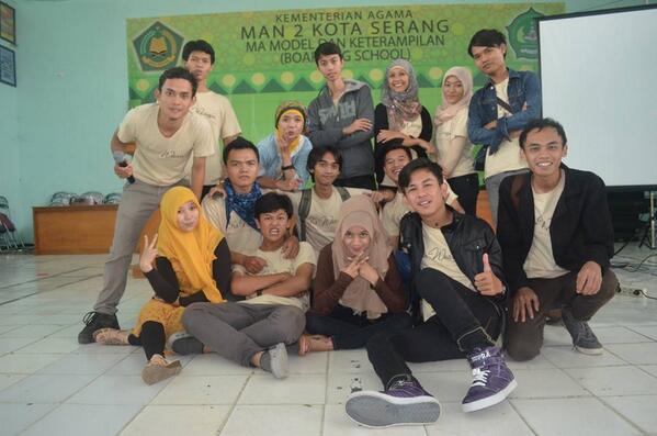 KREMOVPICTURES's tweet image. Selesai Roadshow di MAN 2 Kota Serang :D #Memoryof2013