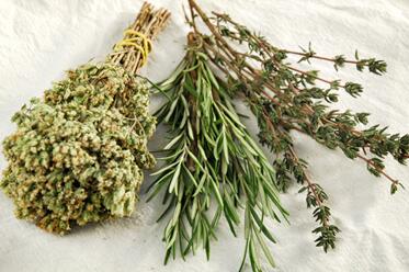 VitalityOnline's tweet photo. #flu Natural home remedies for colds and influenza by one of Canada's top herbalists.  http://t.co/tFqxafJT71 http://t.co/H6HKKnFWBI
