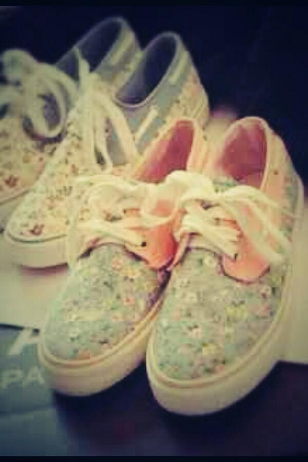 Lyvia98_'s tweet photo. @Cari_Produk lowprice http://t.co/b4iSOntLV2