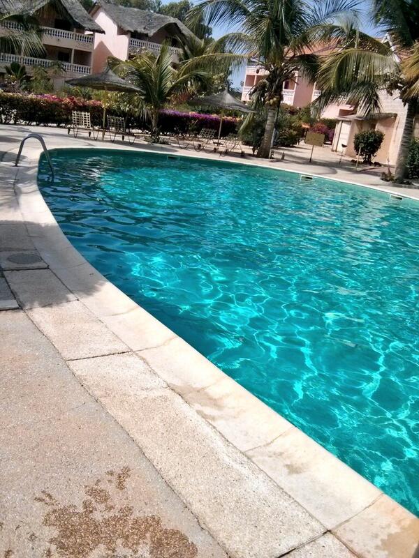 chispadav's tweet photo. Después de morirse de calor un baño para refrescarse :) #senegal http://t.co/1sQei5Hcsr
