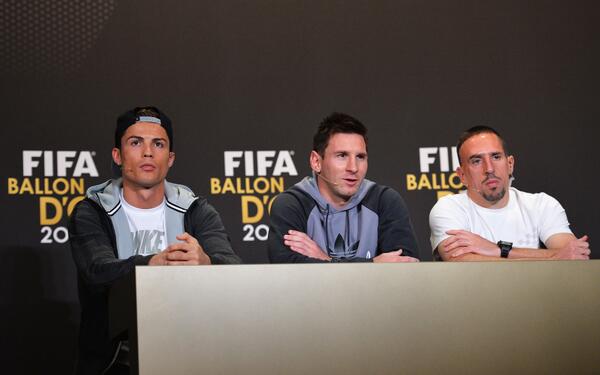 fifacom_es's tweet photo. #BalónDeOro [VÍDEO] | ¿Te lo perdiste? Revive la rueda de prensa de los candidatos masculinos: http://t.co/1BlvvsiQqK http://t.co/6b4CW1Q9GF