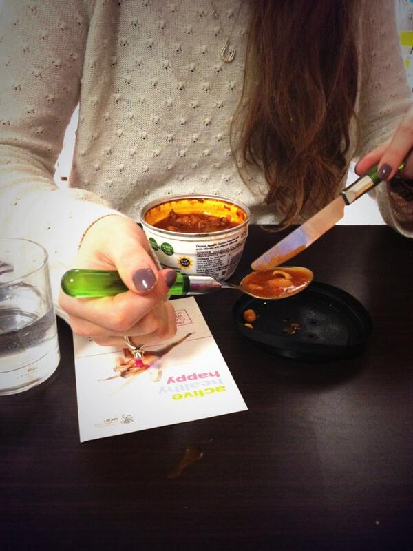 DJNeex's tweet photo. @katiebailey199 "I had a bad experience with chick peas"..So she begins to extract them from her soup with a knife 😂 http://t.co/MJ2O5jMIN5