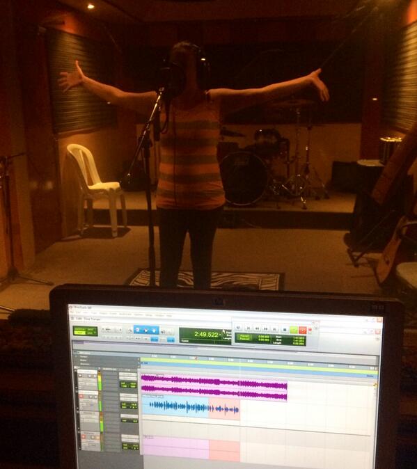 Musikboxstudio's tweet image. Grabando con @LailaMartin78 !! #TinaTurner #YomellamoEC Cc. @GabyGoya