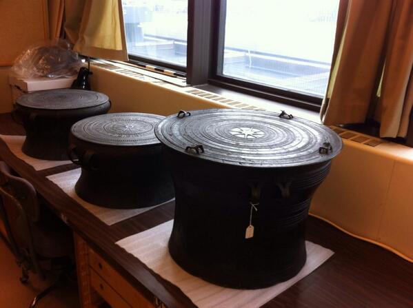 ROMtoronto's tweet photo. Wow! "@DeepaliDewan: Looking at Southeast Asian "rain drums" w researcher today in the ROM collection http://t.co/wOLMRqSRLE" #ROMbts ^AM