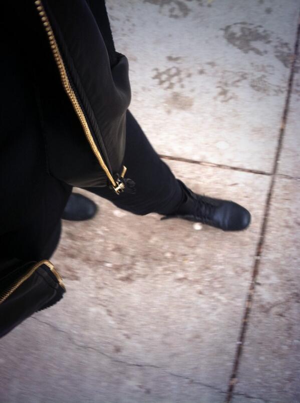 chelsjanea's tweet image. oops. #whatiscolor