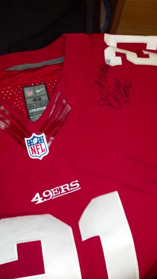 XxACExX_19's tweet photo. @Chiquis626  thanks for the autograph! Was a pleasure meeting you last night! Gonna frame this Jersey for sure =D http://t.co/ByQUMXbjNA