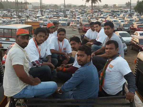 bjymgoa's tweet photo. BJYM Goa President Samir Mandrekar &amp; team was busy handling traffic 4 NaMo's #vijaysankalprally in Goa @BJP_Gujarat http://t.co/ZK8mqzTbZW