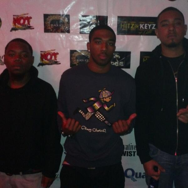 ReasonallahSME's tweet image. My artist tizzy haze,on the left #SME bitch coolin at #vaunity