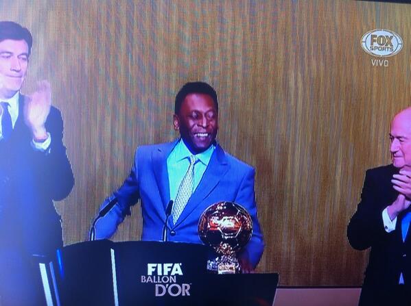 LosHacheros's tweet photo. Ni el Comandante ni la Pulga ni Scarface!! El Balón de Oro se lo llevó Pelé!!!! http://t.co/2qhswKT1Vn