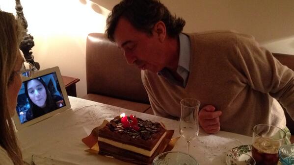 beabalmasedaa's tweet photo. @soletebalmaseda en casa para el cumple del jefe 🎈🎁🎂 http://t.co/clixYCPXzc