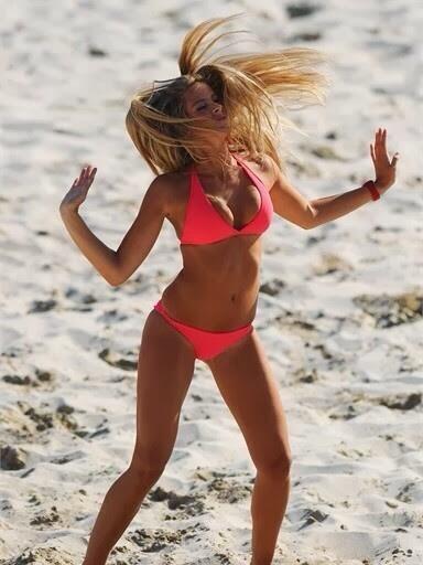 MartaGotera's tweet photo. RT if you want more pics ❤️💙❤️ http://t.co/Bkcy9T7Ok6