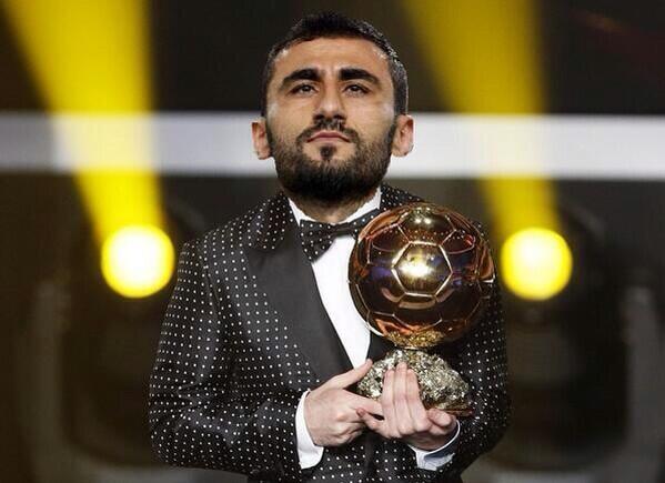 SGGKA_'s tweet photo. BALLON D'OR 2013 ödülü... Bu Gurur Hepimizin :( @Fenerbahce http://t.co/dnvsTQXU1F