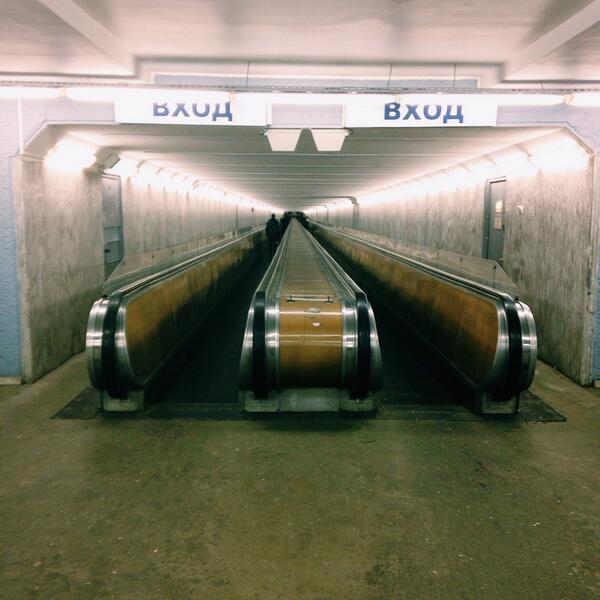 tripmasala's tweet photo. Пулково 1 напоминает станцию Петербургского метро образца 80-х. Не хватает только обоссанных бомжей. http://t.co/YTtc3Cpa9F