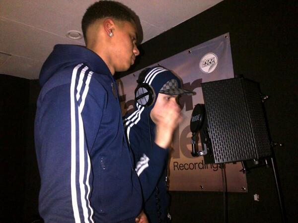 GioEspana's tweet photo. @_Jeshuaa_ en ik ff snel in studio wat spitten http://t.co/6m74kTIFI3