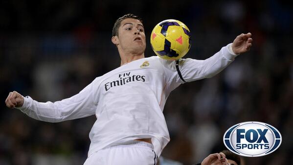 ESPNnl's tweet photo. NIEUWS: @Cristiano Ronaldo is uitgeroepen tot beste voetballer ter wereld in 2013! Ben jij het hier mee eens? http://t.co/WDI2mnOjUg
